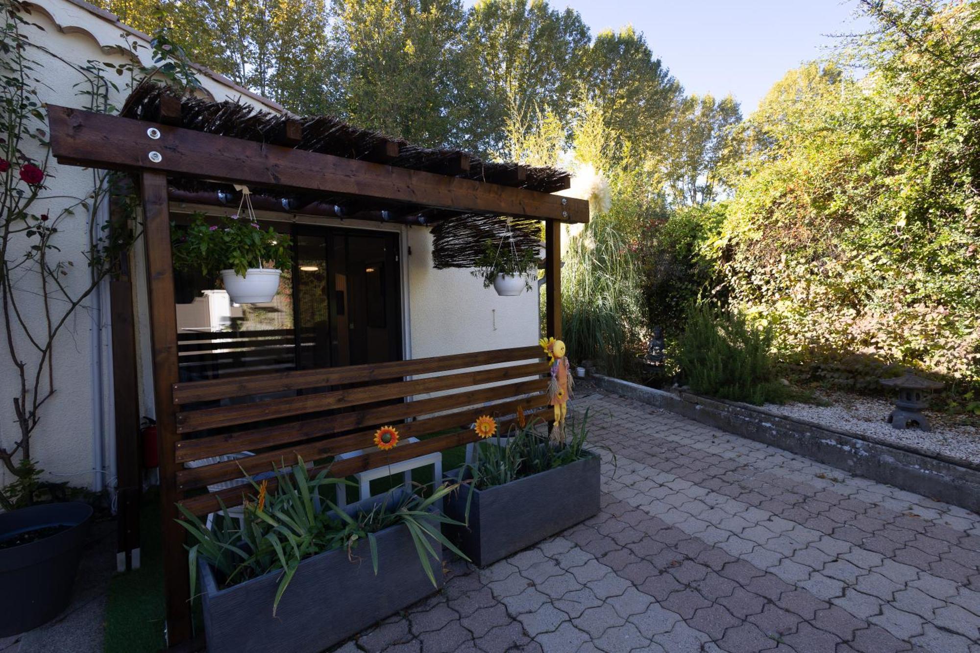 Studio Dans Le Luberon Cereste Luaran gambar